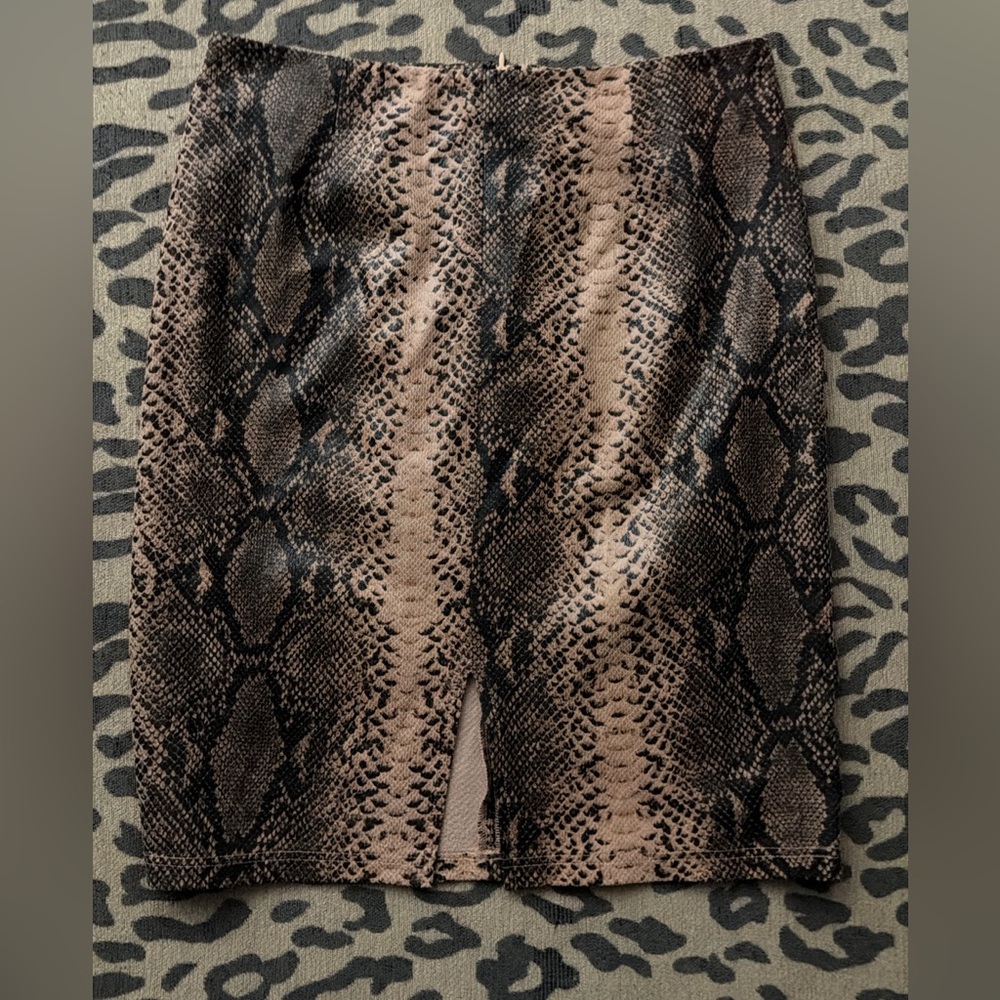Boston Proper Textured Snakeskin Print Pencil Skirt